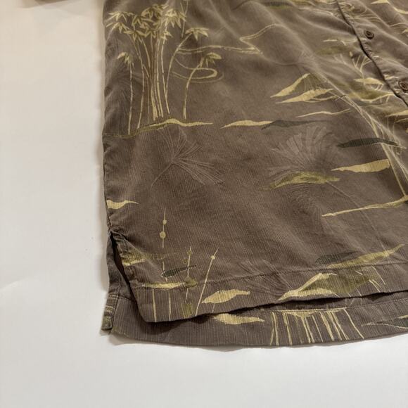 Vintage Tommy Bahama Silk Hawaiian Shirt Aloha Men’s XXL Camp Loop Collar Beachy - Picture 6 of 10